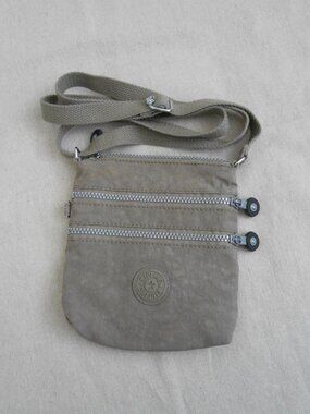 Kipling Light brown Mini crossbody bag size_ 7.5"x 7" EUC